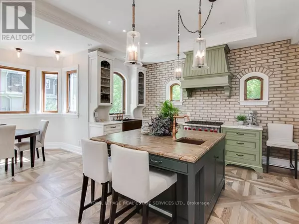 Toronto (yonge-eglinton), ON M5P2H7,441 ORIOLE PARKWAY