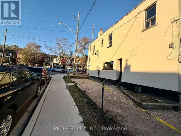 Toronto (wychwood), ON M6H2G4,1159 DAVENPORT ROAD