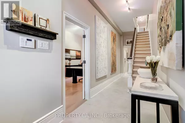 Toronto (moss Park), ON M5A2W7,110 BERKELEY STREET