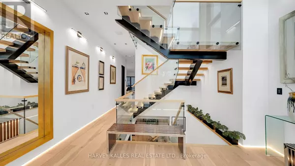 Toronto (leaside), ON M4W2E7,4 DOUGLAS CRESCENT