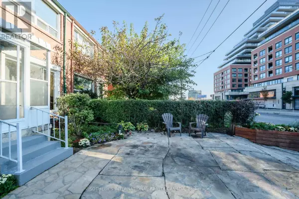 Toronto (leaside), ON M4G2L3,930 EGLINTON AVENUE E