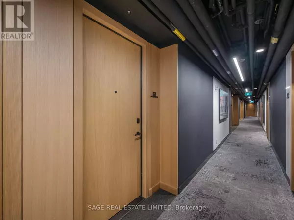 Toronto (trinity-bellwoods), ON M6H3P7,899 College ST West #PH 621