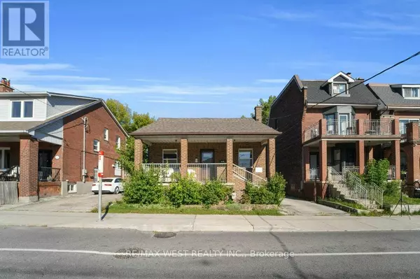 Toronto (oakwood Village), ON M6E2V3,225 OAKWOOD AVENUE