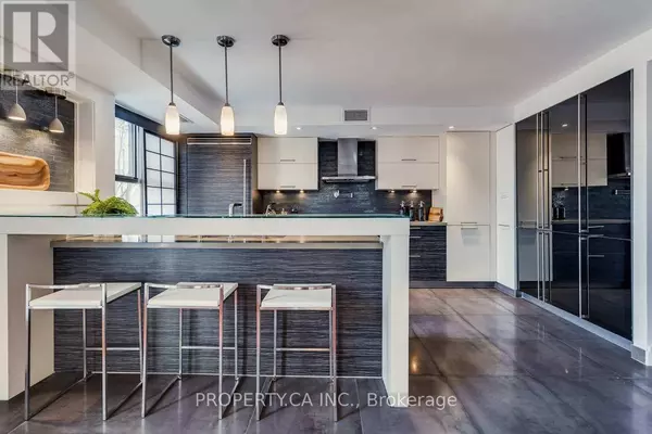 Toronto (casa Loma), ON M5P1N3,349 St Clair AVE West #403