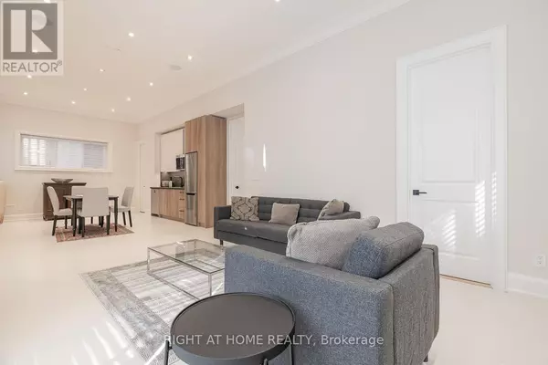 Toronto (willowdale East), ON M2N3W5,85 KINGSDALE AVENUE