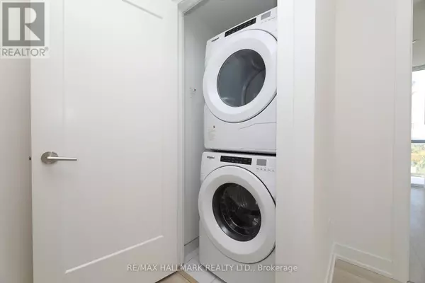 Toronto (banbury-don Mills), ON M3C0P8,20 Inn on the Park DR #1037