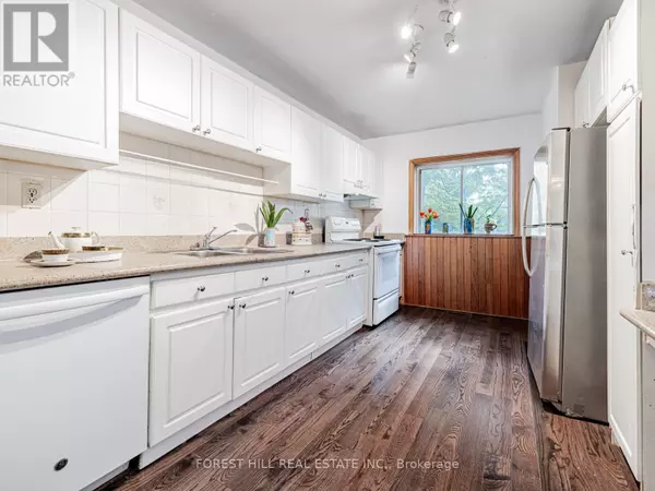 Toronto (willowdale East), ON M2N3P5,309 HILLCREST AVENUE