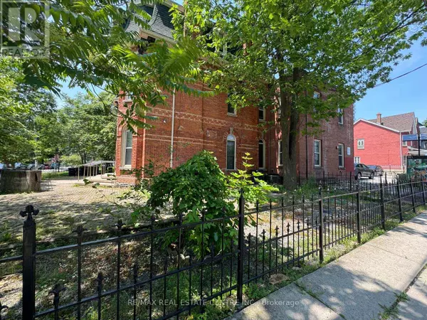 Toronto (kensington-chinatown), ON M5T1N3,28 CECIL STREET