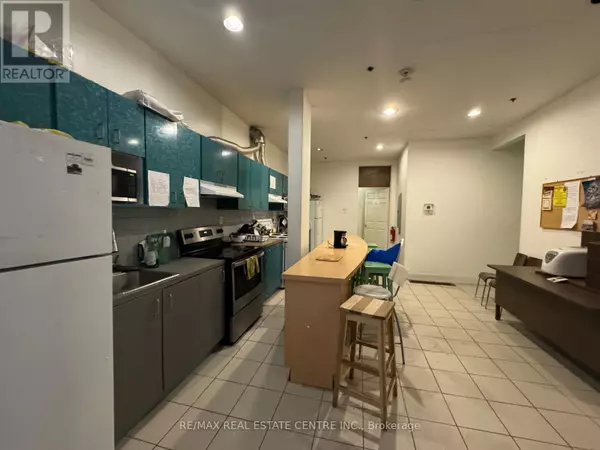 Toronto (kensington-chinatown), ON M5T1N3,28 CECIL STREET