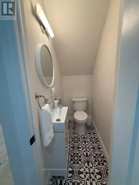 Toronto (moss Park), ON M5A2T2,129 Seaton ST #Main