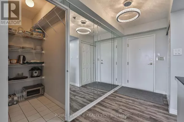 Toronto (westminster-branson), ON M2R3V8,10 Torresdale AVE #806