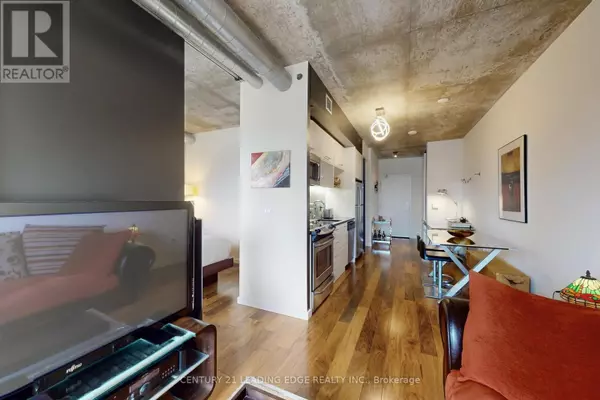 Toronto (moss Park), ON M5A0E9,51 Trolley CRES #802