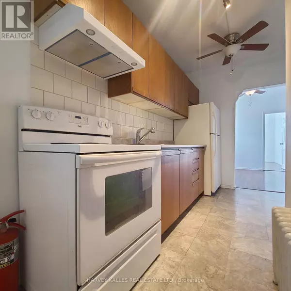 Toronto (kensington-chinatown), ON M5T2L6,206 Augusta AVE #2nd Floor