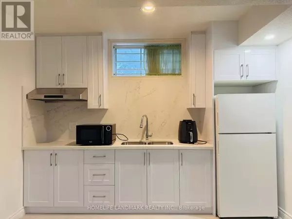 325 WILFRED AVENUE, Toronto (willowdale East), ON M2N6H4