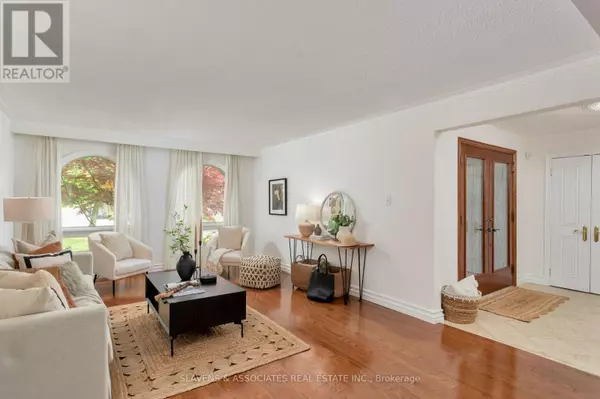 Toronto (newtonbrook West), ON M2M4C1,19 HOLITA ROAD