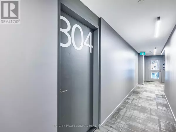 Toronto (waterfront Communities), ON M5A0M4,170 Bayview AVE #304