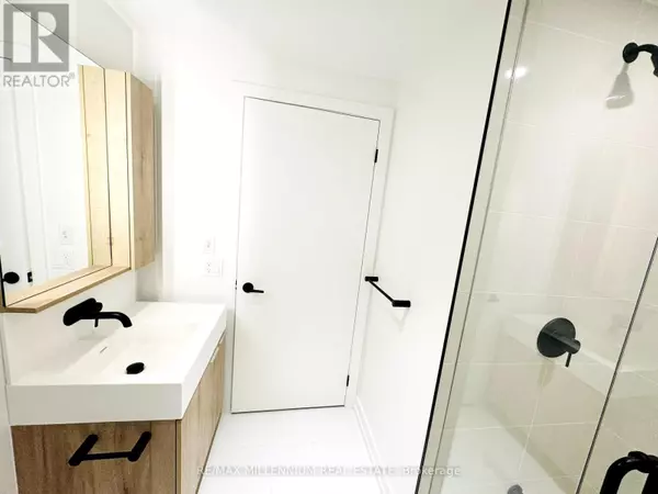 Toronto (mount Pleasant West), ON M4P1V3,117 Broadway AVE #420