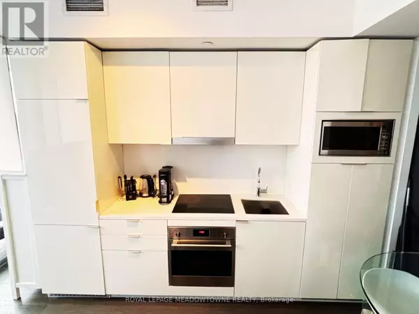 Toronto (moss Park), ON M5A0M4,170 Bayview AVE #2104