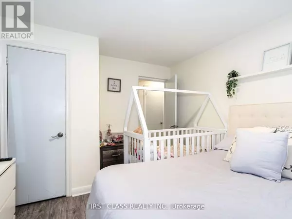 Toronto (mount Pleasant West), ON M4S1T4,117 Hillsdale AVE East #1