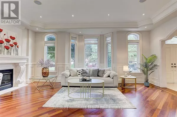 Toronto (banbury-don Mills), ON M3C1Y7,34 MOCCASIN TRAIL