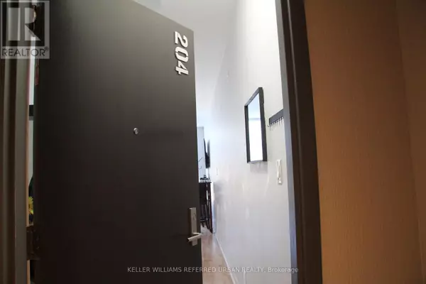 Toronto (moss Park), ON M5A1M5,569 King ST East #204