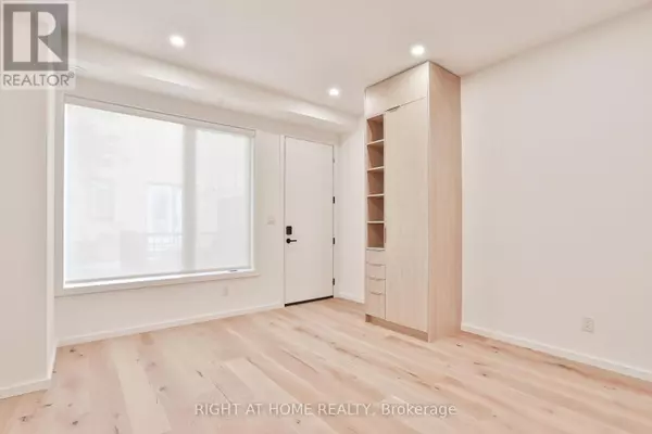 Toronto (trinity-bellwoods), ON M6J1R2,68 Foxley ST #2