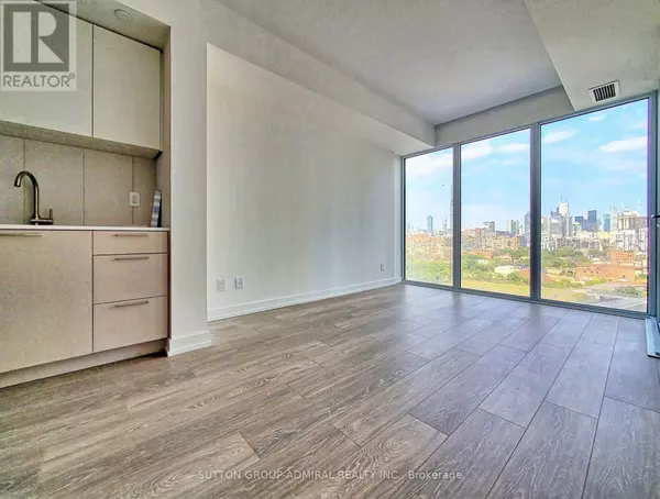 Toronto (niagara), ON M6K3S5,19 Western Battery RD #1222