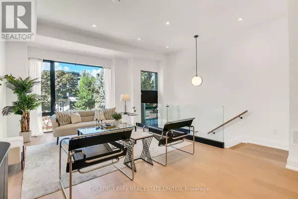 Toronto (forest Hill North), ON M5N2M7,1031 SPADINA ROAD