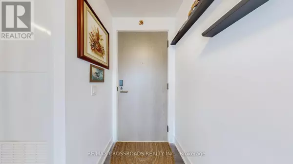 Toronto (banbury-don Mills), ON M3C0P7,30 Inn on the park DR #4210