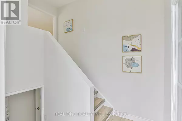 Toronto (hillcrest Village), ON M2H2P6,368 Hollyberry TRL #Upper