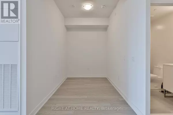 Toronto (banbury-don Mills), ON M3C0S6,1 KYLE LOWRY RD RD #517