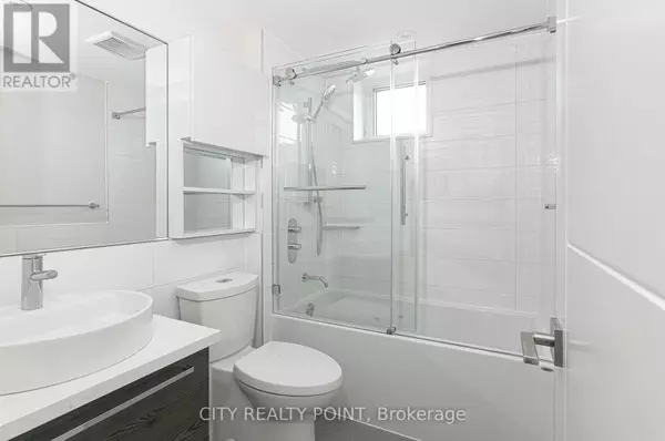 Toronto (annex), ON M5R2W9,11 Walmer RD #602