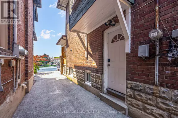 Toronto (oakwood Village), ON M6C3Y5,21 ROBINA AVENUE