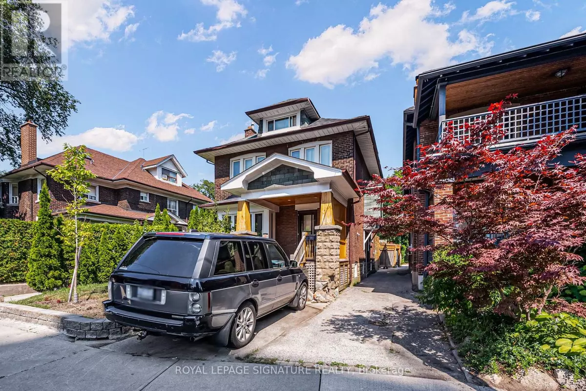 Toronto (oakwood Village), ON M6C3Y5,21 ROBINA AVENUE