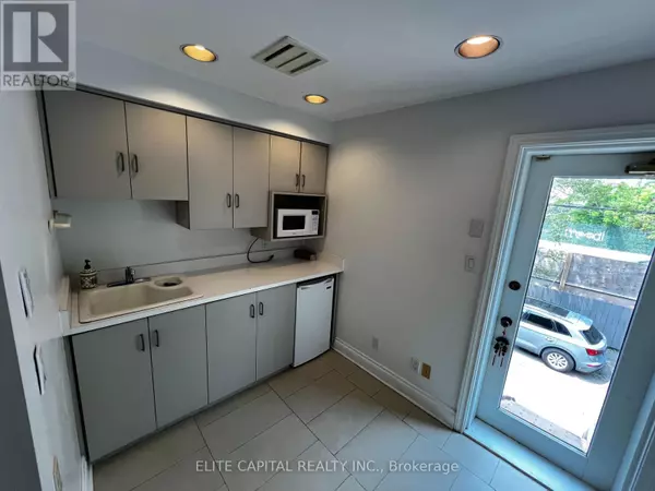 Toronto (annex), ON M5R1V9,362 DUPONT STREET