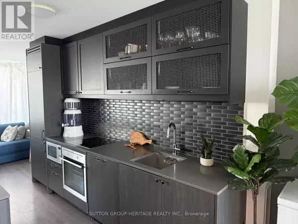 Toronto (university), ON M5A0A8,783 Bathurst ST #814