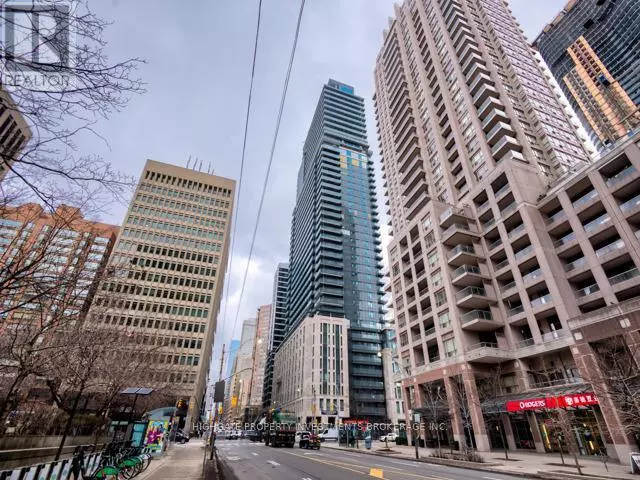 Toronto (bay Street Corridor), ON M5S2A2,955 Bay ST #618