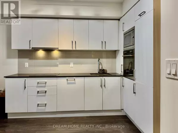 Toronto (niagara), ON M5V2P1,27 Bathurst ST #617