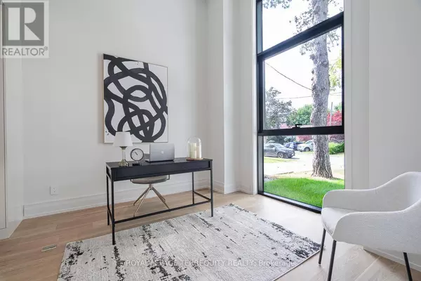 Toronto (newtonbrook East), ON M2M2P2,207 NEWTON DRIVE