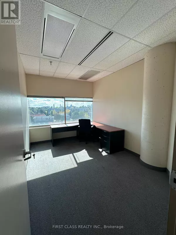 Toronto (hillcrest Village), ON M2H2N5,3550 Victoria Park AVE #308