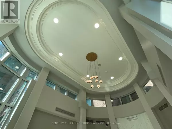 Toronto (willowdale East), ON M2N7G6,22 Olive AVE #706