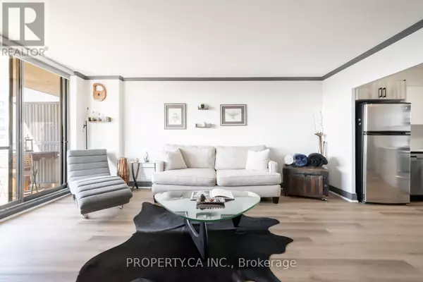 Toronto (newtonbrook East), ON M2M3V8,5949 Yonge ST #806