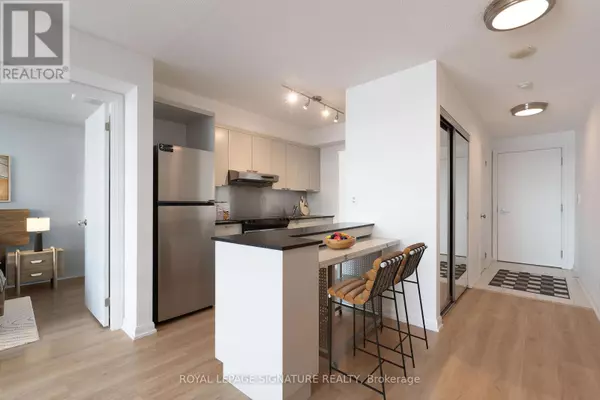 Toronto (bay Street Corridor), ON M6K1X3,111 Elizabeth ST #805