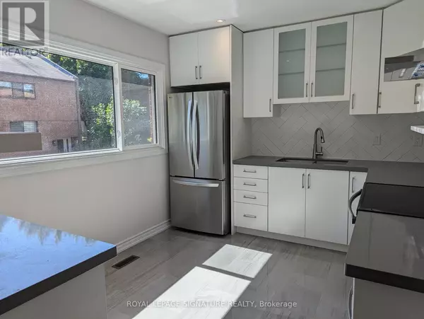 Toronto (hillcrest Village), ON M2H2V3,32 BURNT MEADOWAY
