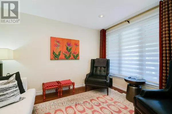 Toronto (don Valley Village), ON M2J2Z4,23 LISBURN CRESCENT