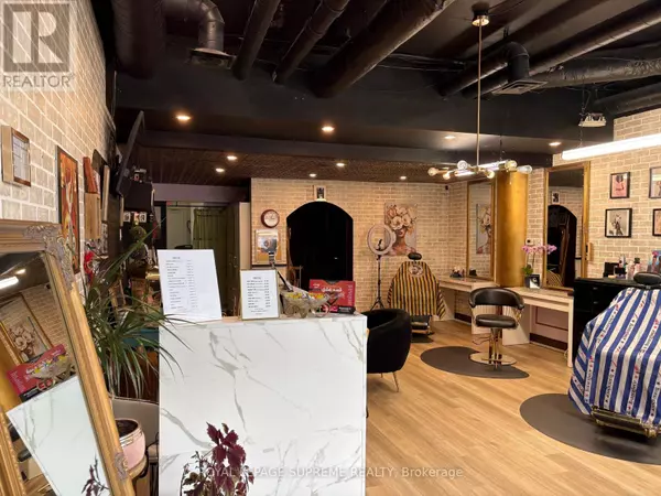 Toronto (lawrence Park South), ON M4N2H8,2721 YONGE STREET