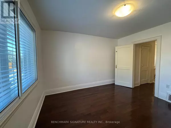 Toronto (mount Pleasant East), ON M4P2M4,1040 MOUNT PLEASANT ROAD