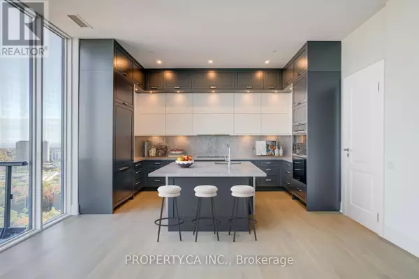 Toronto (banbury-don Mills), ON M3C0P9,10 Inn On The Park DR #GPH04