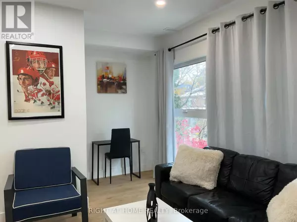 Toronto (annex), ON M3H2G1,SECOND FLOOR - 674 MANNING AVENUE