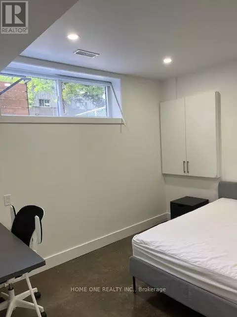 Toronto (kensington-chinatown), ON M5T2M6,35 Denison AVE #B01